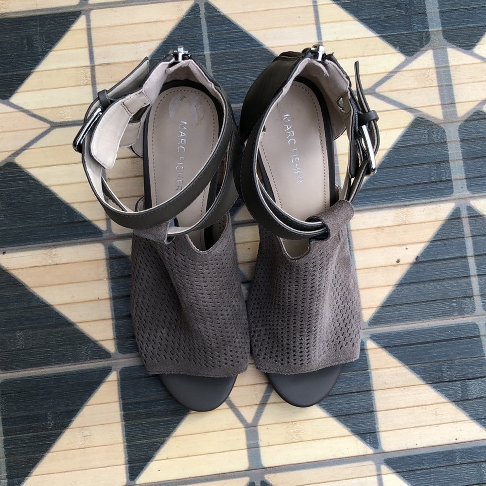 Marc Fisher Block Heel Open Toed Shoe Size 10m - image 2